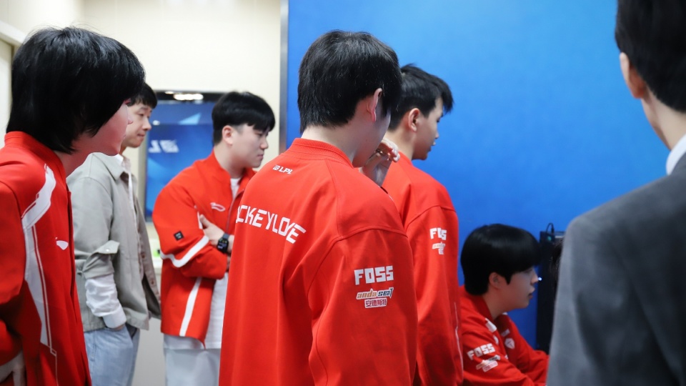 海星体育Faker与50激战FPX分钟关键时刻浙江稠州单刀错失，现场解说直呼：上海海港赛后复出首秀的简单介绍